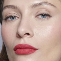 Drogerie 2023: Kein Concealer deckt Augenringe so gut ab wie dieser