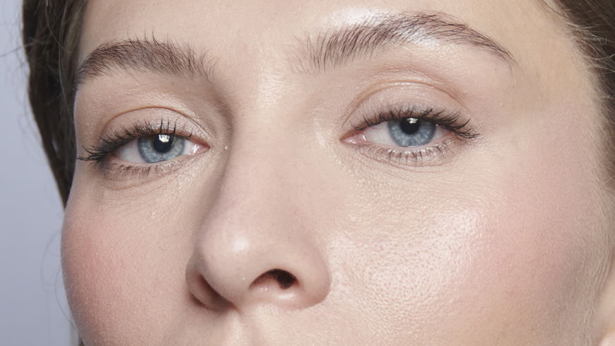 Drogerie 2023: Kein Concealer deckt Augenringe so gut ab wie dieser