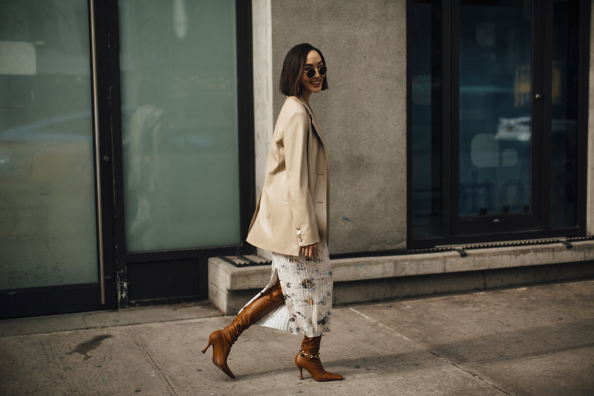 Chriselle Lim in braunen Boots