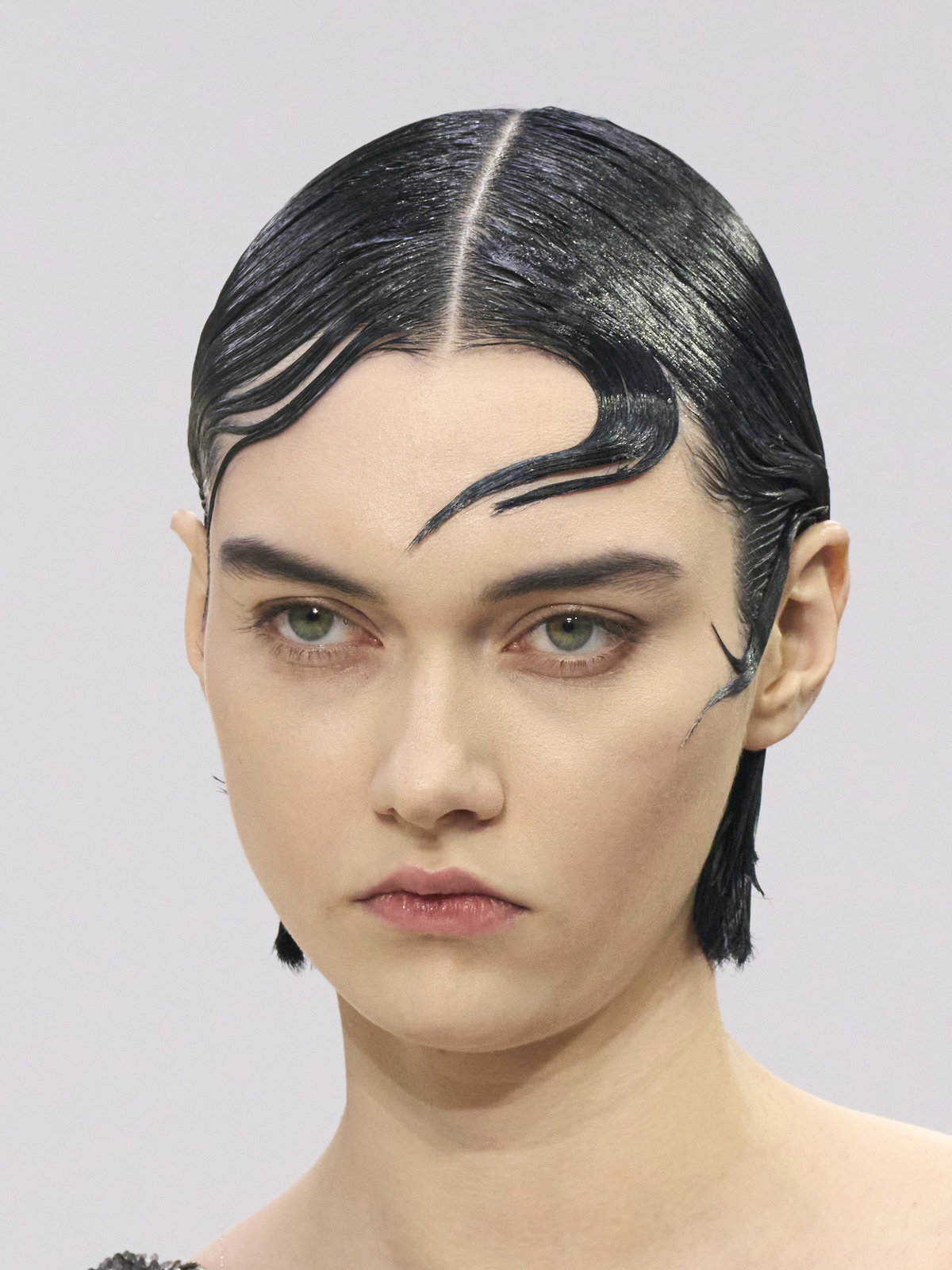 Frau trägt Pixie Bob
