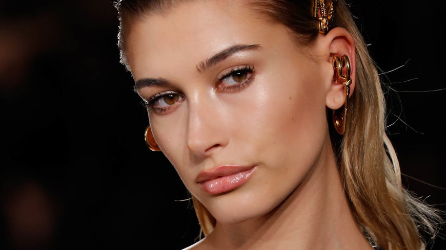 Auf diesen günstigen Lipliner aus der Drogerie schwört Hailey Bieber
