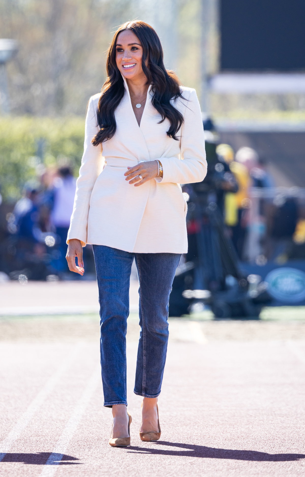 Meghan Markle mit weißen Blazer