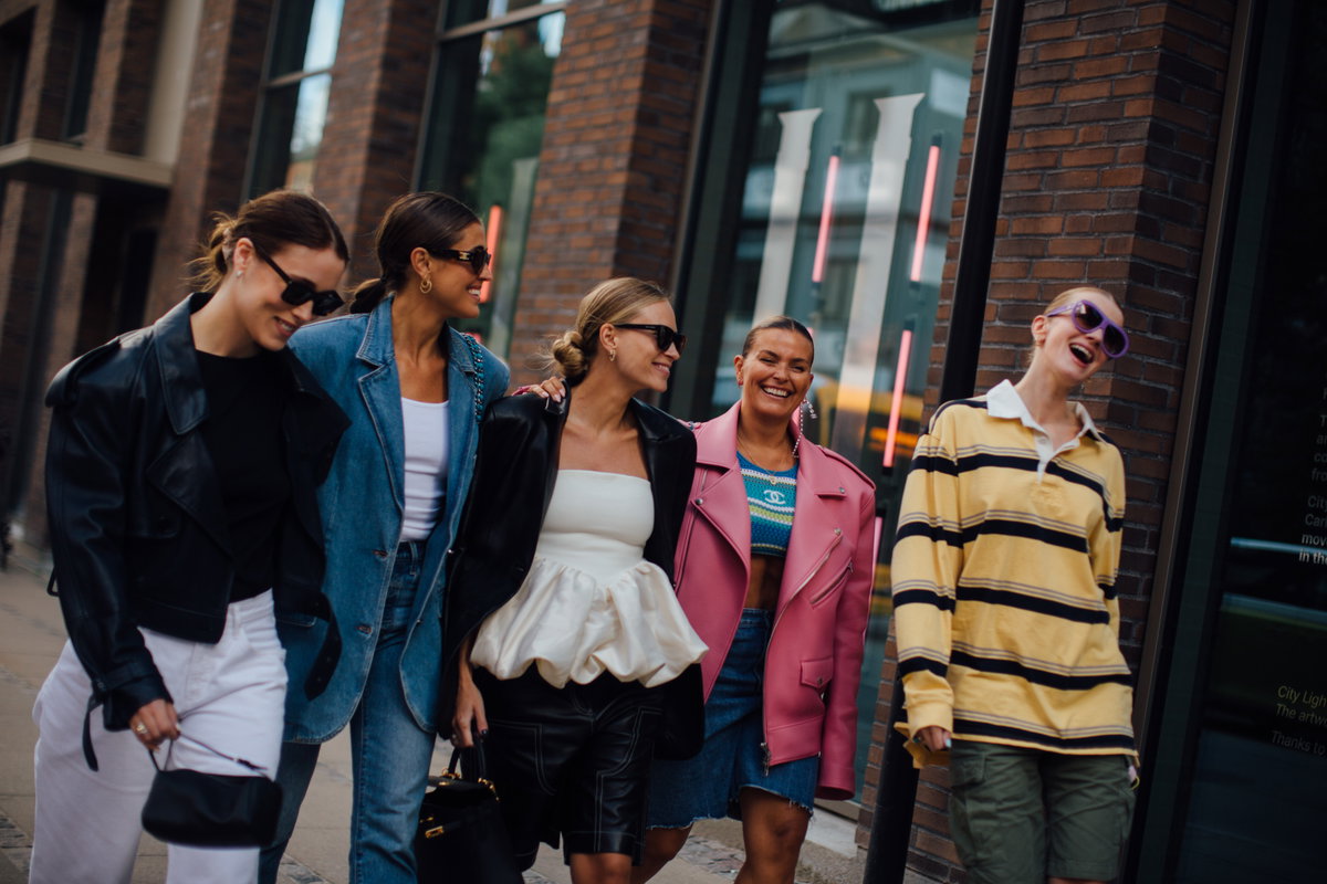 Modische Frauen in Kopenhagen