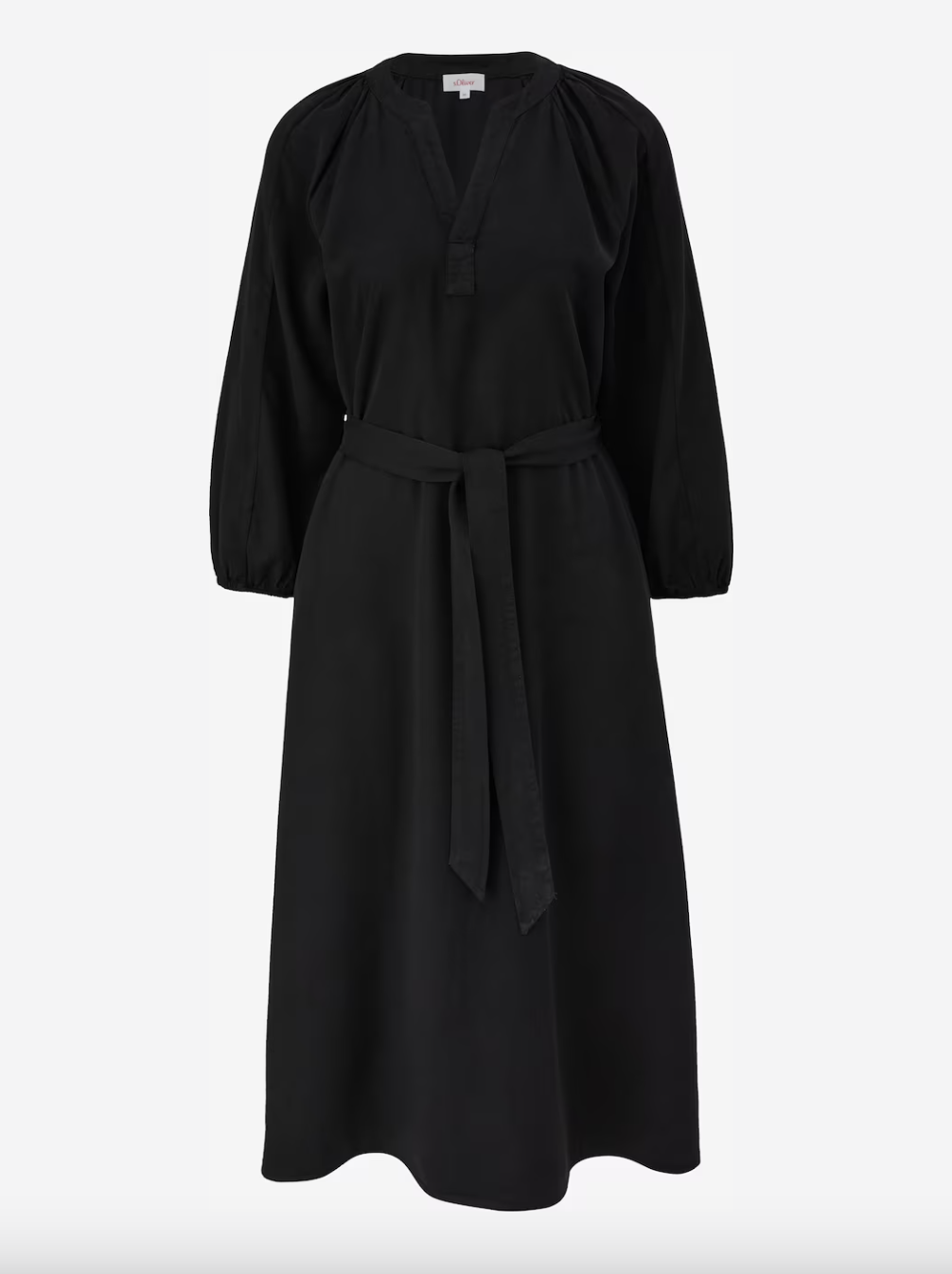 Ein zeitloses Kleid in schlichtem Schwarz darf in keiner Garderobe fehlen. Uns hat es das Modell von s.Oliver für ca. 80 Euro angetan.