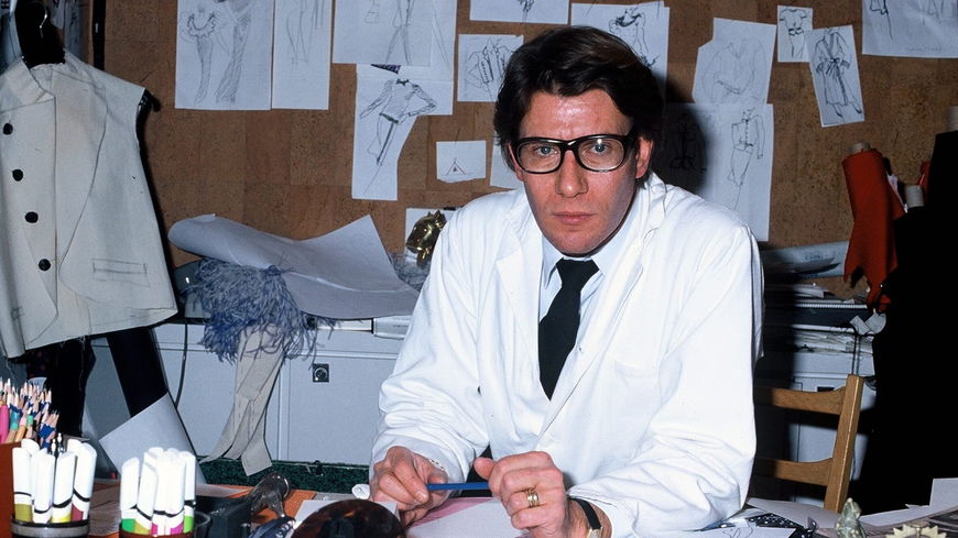  4 ikonische Momente, in denen Yves Saint Laurent Modegeschichte geschrieben hat