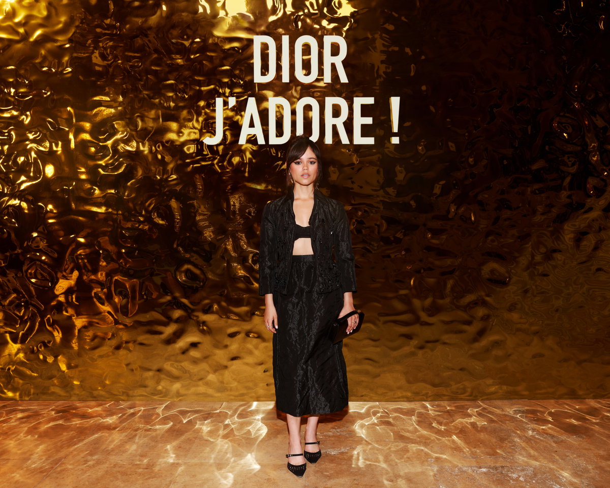 Jenna Ortega bei der J'Adore Exhibition.