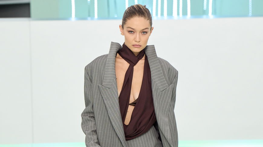 Fashion Week Mailand: Gigi Hadid begeistert im Office Look