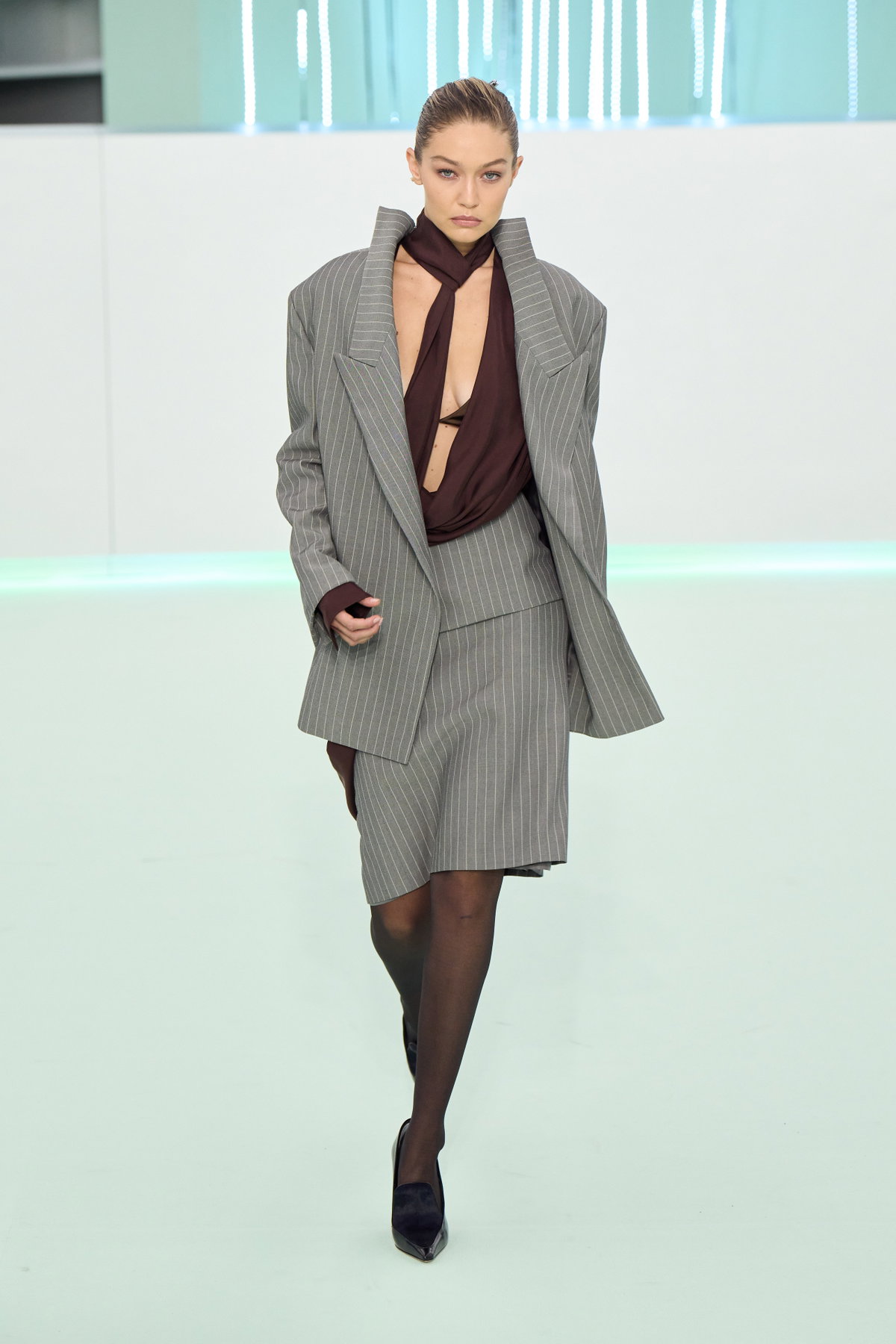 Frau trägt Office Look