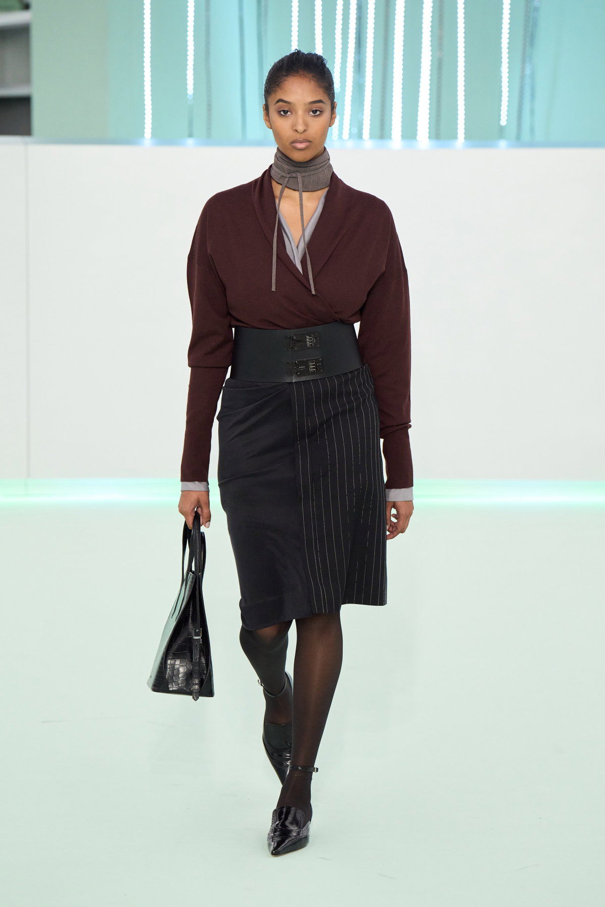 Frau trägt Office Look