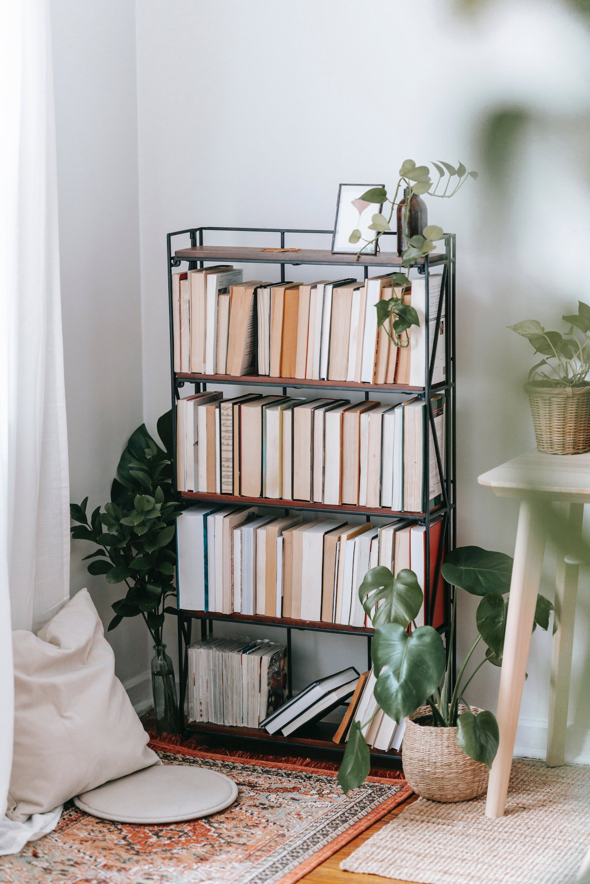 Bücherregal