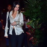 Kendall Jenner trägt das coolste Outfit für den Herbst von Mango, das richtig teuer aussieht