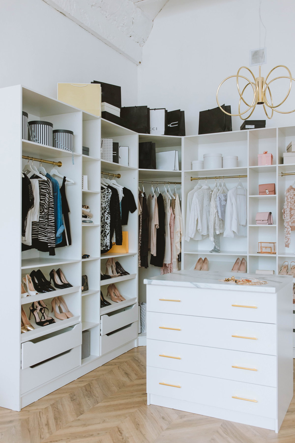 Kleiderschrank