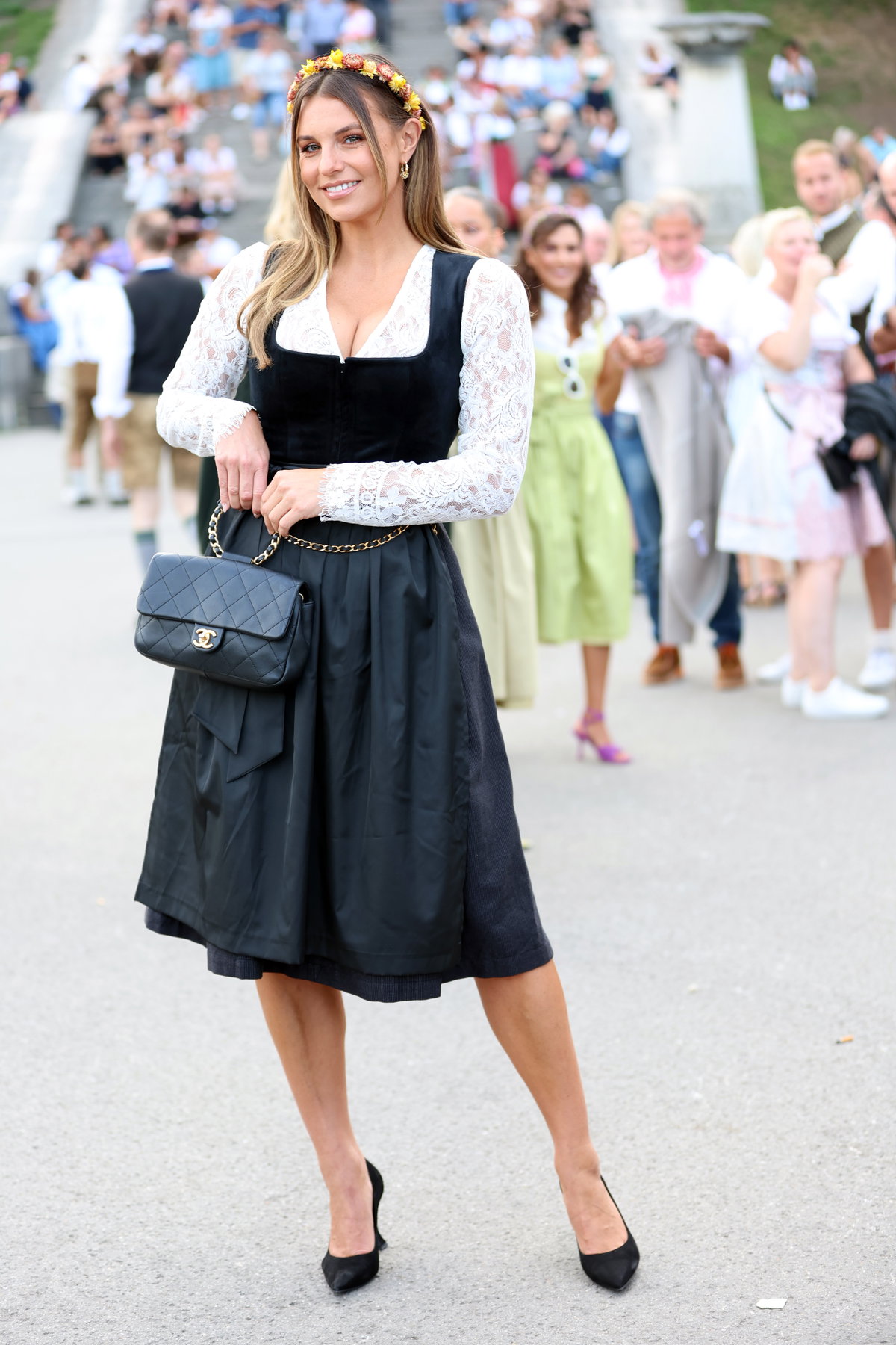 Frau in Dirndl