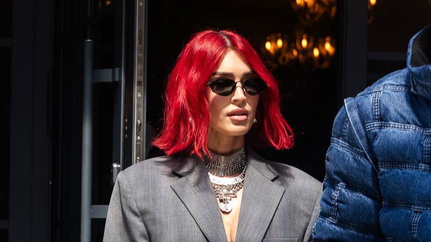 Megan Fox trägt jetzt den "Red Velvet Bob" und überrascht alle