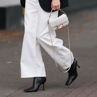 Keine Boots ziehen so viel Aufmerksamkeit auf sich wie die minimalistischen Stiefel von s.Oliver