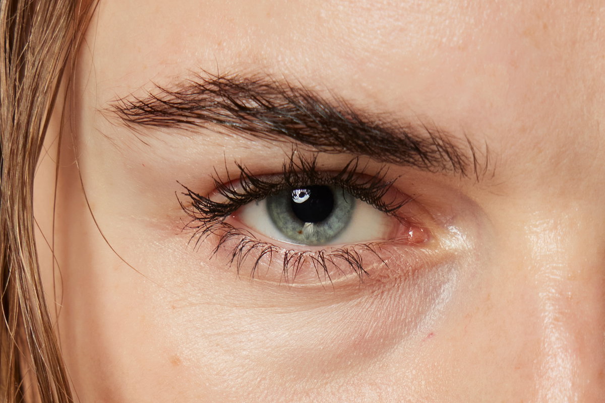 Model mit langen Wimpern
