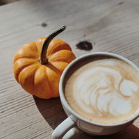 Pumpkin Spice Latte wie bei Starbucks: So gelingt dir das Trend-Getränk auch zu Hause