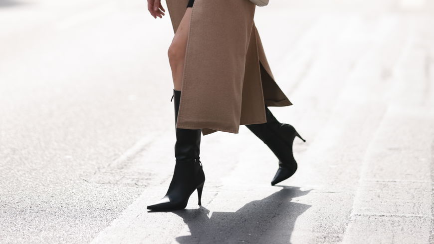 Stiefel-Trends: 3 Outfit-Ideen, wie wir schwarze Boots im Herbst kombinieren