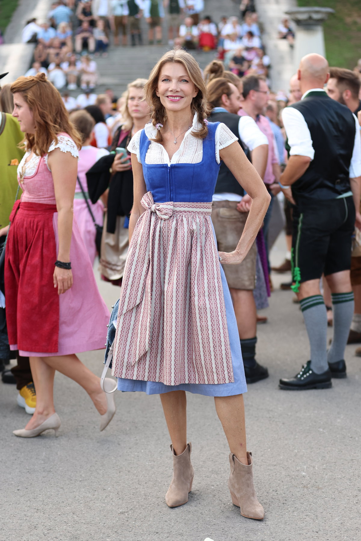 Frau in Dirndl