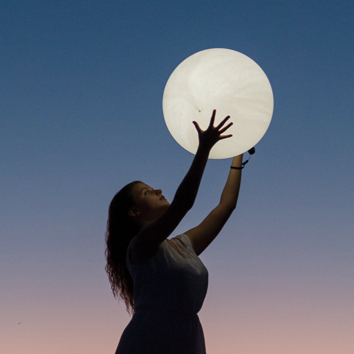 Frau mit Vollmond