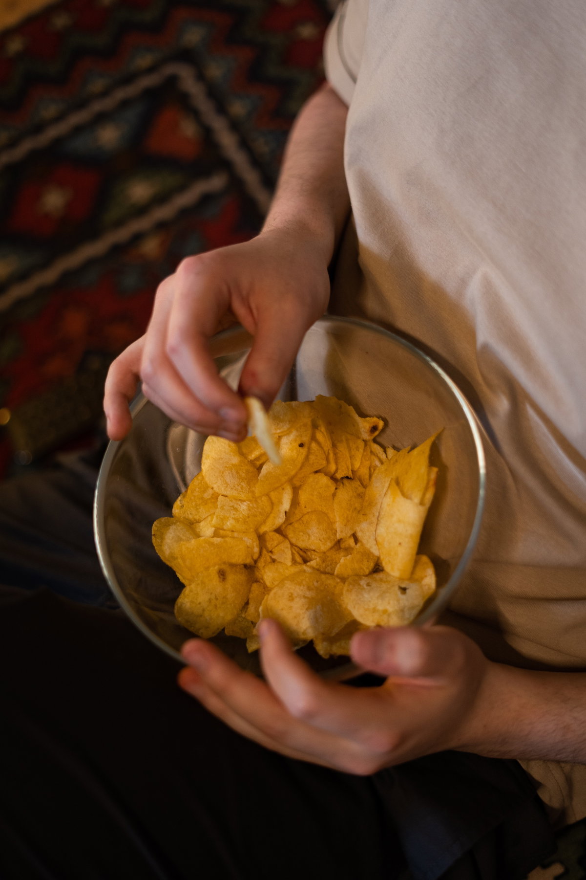 Chips in Schale