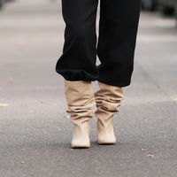 Ohne cremefarbene Boots gehen stylische Frauen nicht mehr aus dem Haus
