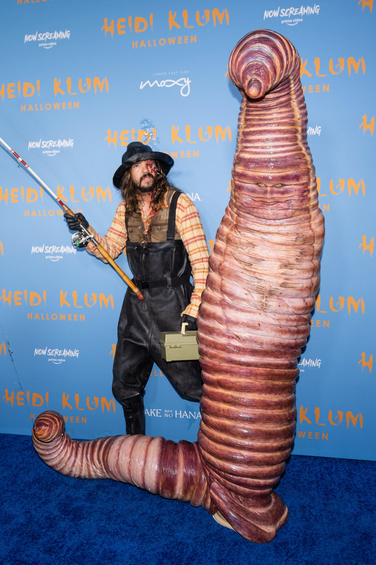 2022, Wurm und Angler: Eines muss man Heidi Klum lassen: Kreativ ist das Supermodel allemal. Kein anderes Kostüm hat uns so sehr überrascht wie ihr gigantischer Wurm-Look. Nach zwei Jahren pandemiebedingter Pause sorgte sie für einen Auftritt der Extraklasse, mit dem wohl keiner gerechnet hätte.