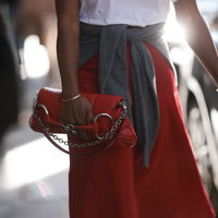  Farb-Trends: Nur in diesem Ton brauchst du jetzt eine Handtasche