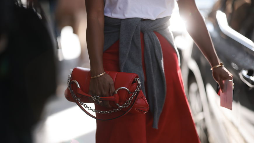  Farb-Trends: Nur in diesem Ton brauchst du jetzt eine Handtasche