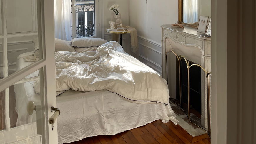 Mit diesen 4 Design-Tipps sieht dein Schlafzimmer aus wie eine Luxussuite – laut Hotel-Experte