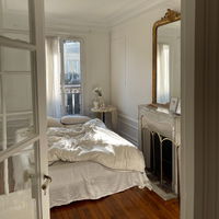 Mit diesen 4 Design-Tipps sieht dein Schlafzimmer aus wie eine Luxussuite – laut Hotel-Experte