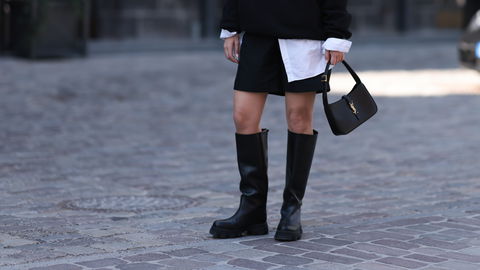 Dieser flache Stiefel von Tamaris zaubert lange Beine