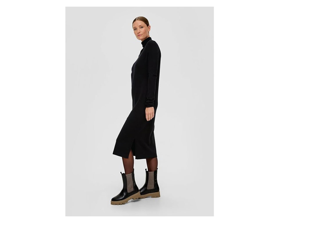 Frau trägt strickkleid