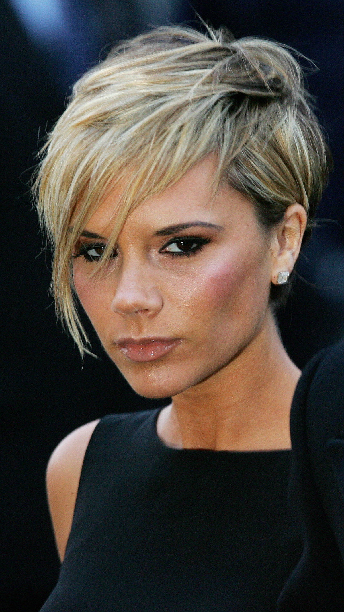2007: Victoria kam zur Verleihung der Sports Industry Awards in London am 29. März 2007 mit einem erblondeten Pixie Cut – we love!