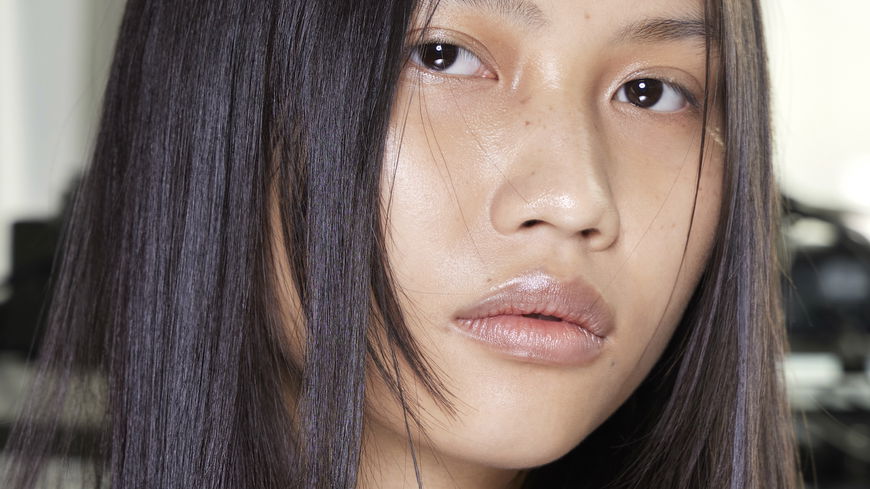 Make-up-Trend 2023: Concealer Lippen feiern im Winter ein Comeback