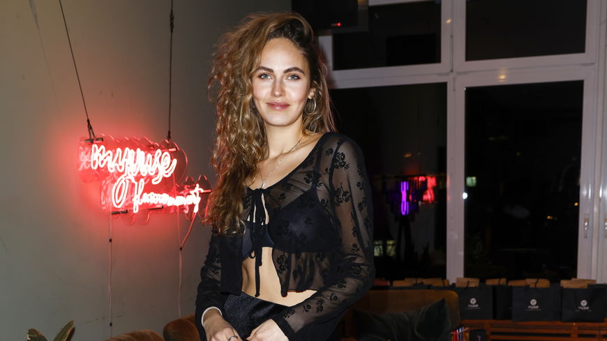 Elena Carriére im Interview: Über Selflove und Winterblues