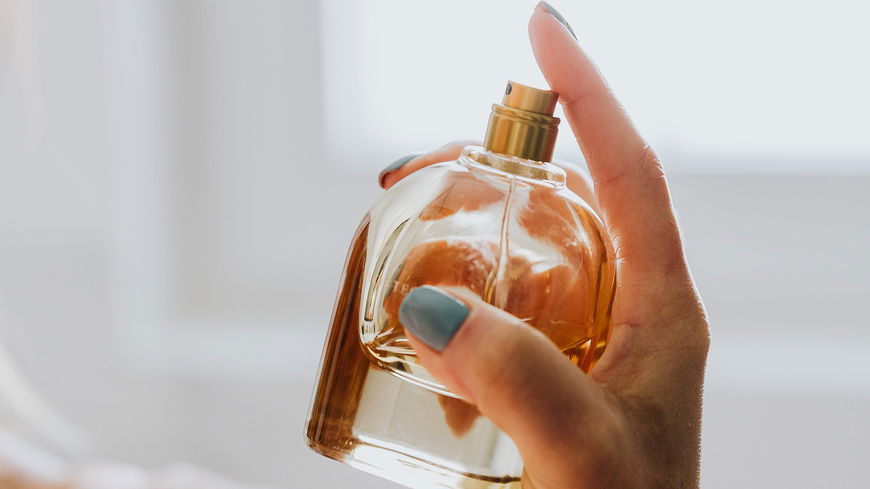 Parfum-Trends 2024: 4 Düfte aus der Drogerie, die unglaublich teuer riechen