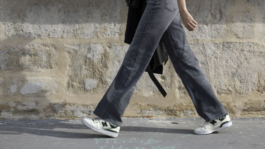 Jeans-Trends 2023: 3 Modelle von H&M, die kleinen Frauen perfekt passen