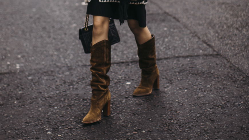 Besser als Schwarz: Diese 3 braunen Stiefel schummeln deine Beine optisch länger