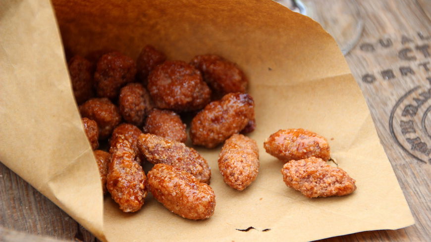 Gebrannte Mandeln wie vom Weihnachtsmarkt: So schnell zauberst du den leckeren Snack selbst
