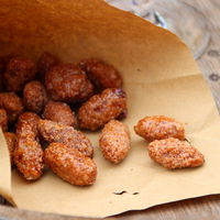 Gebrannte Mandeln wie vom Weihnachtsmarkt: So schnell zauberst du den leckeren Snack selbst