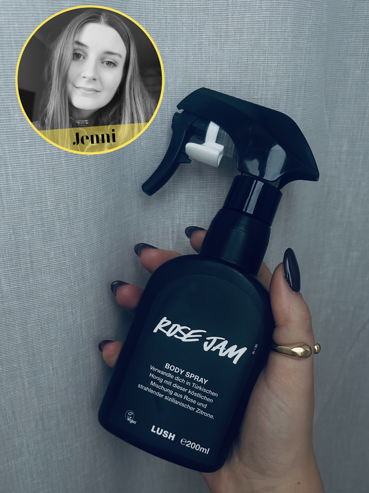 Das "Rose Jam Bodyspray" von LUSH kannst du dir ganz einfach nach Hause bestellen.