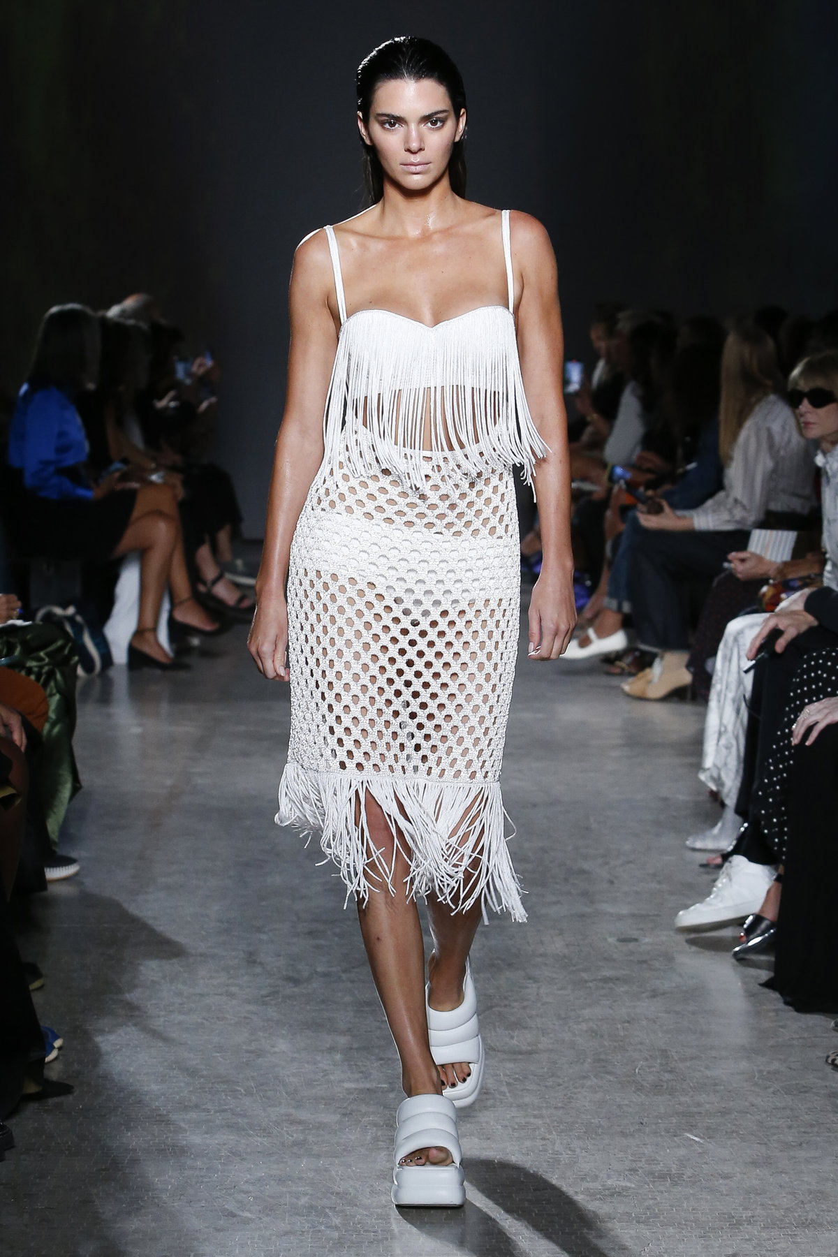 Kendall Jenner auf Schouler PO Show Frühling / Sommer 2023