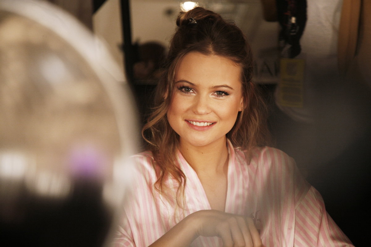 Behati Prinsloo modelte für die Victoria's Secret Fashion Show hier im Jahr 2009. Das ikonische Augen-Make-up mit den schimmernden Details und den Wow-Lashes wollte wirklich jeder nachschminken.