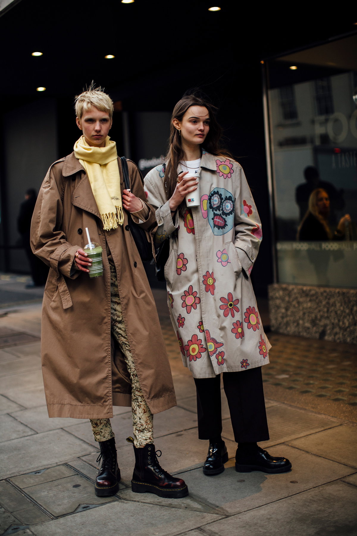 zwei Frauen Streetstyle in London