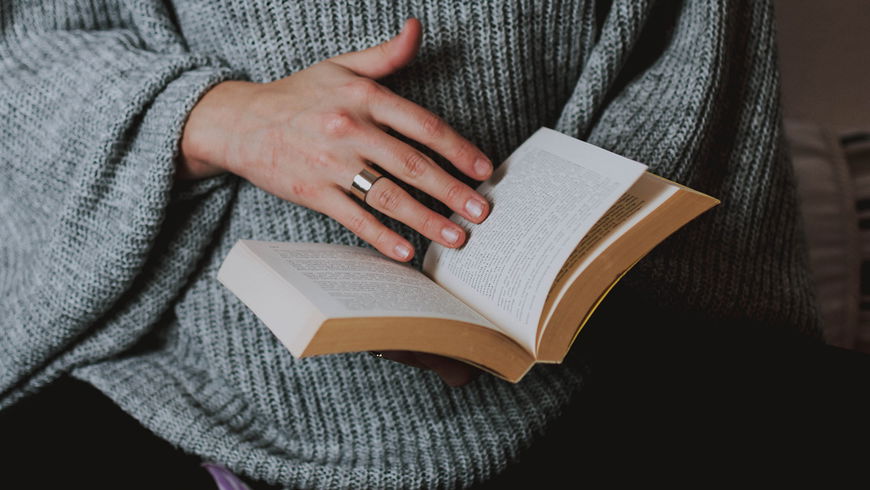 Buch-Trends: 3 Liebesromane, die wir an Weihnachten lesen werden