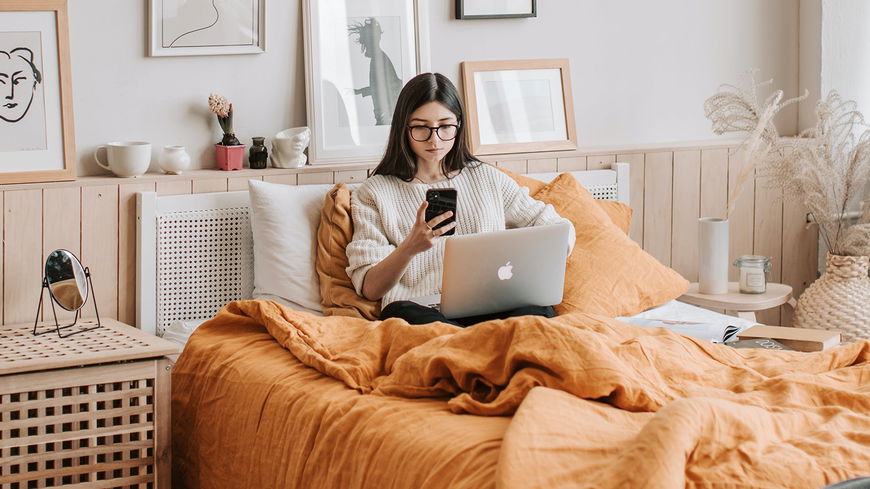 Schlafzimmer einrichten: Die 5 schönsten Teile in der Pantone Farbe "Peach Fuzz"