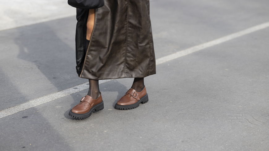 Flache Schuhe: 3 angesagte Looks, zu denen sie besser aussehen als Absätze
