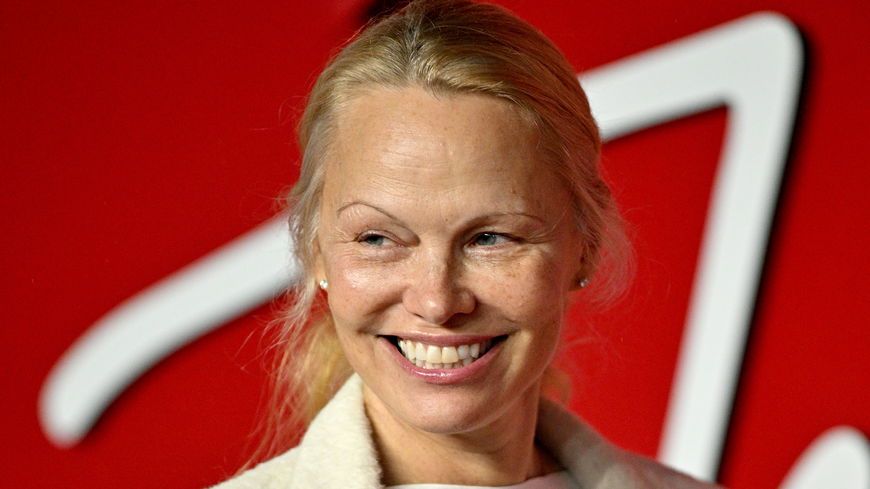 British Fashion Awards 2023: Pamela Anderson beweist, dass weniger eben doch mehr ist