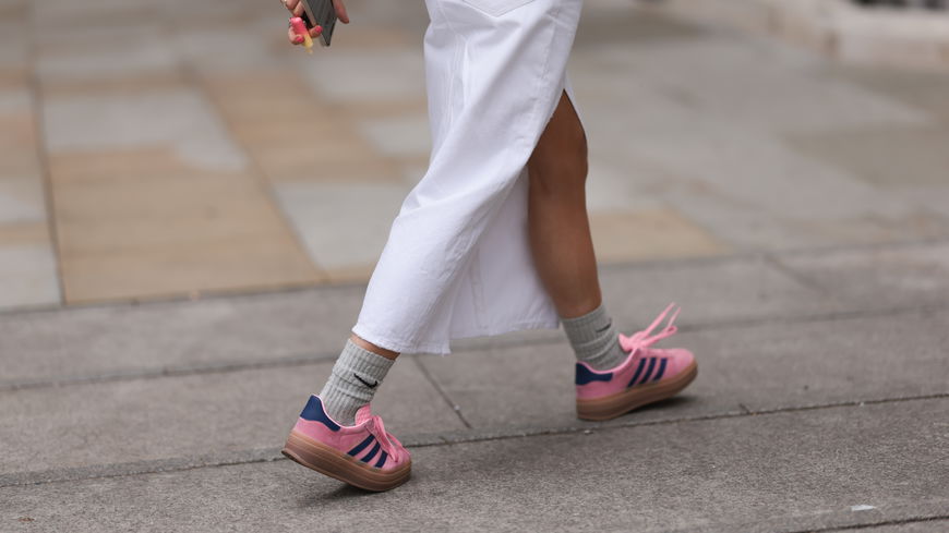 Schuh-Trends 2024: 3 Sneaker, die alle stylischen Frauen tragen